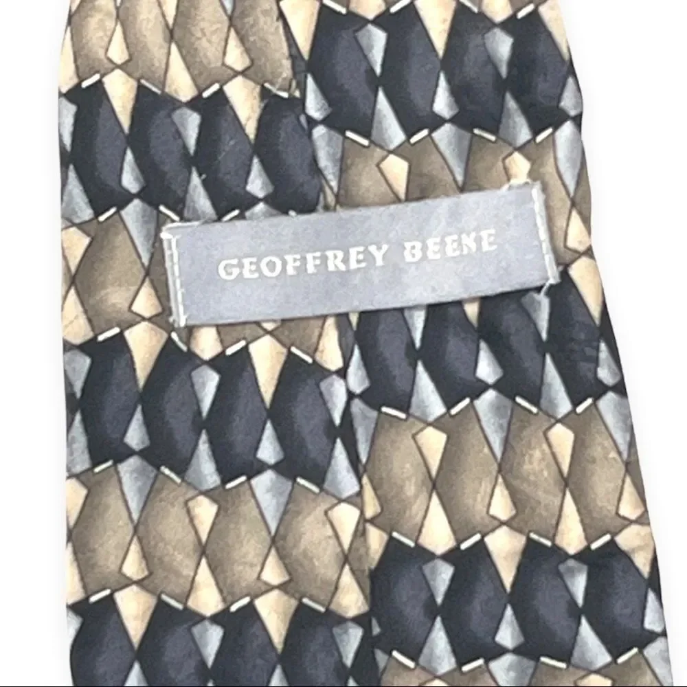 Geoffrey Beene 100% Imported Silk Tie Black and Beige Design
